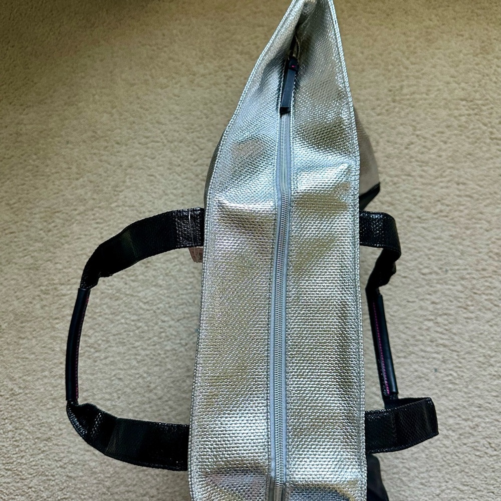 Victoria’s Secret Overnight Bag - Picture 5 of 7
